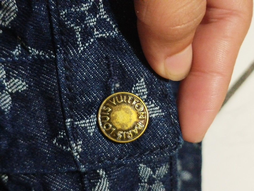Supreme x Louis Vuitton Denim Skirt (Category: Luxury Apparel) located in Lipa City. Submitted by france01825 (Listing ID 1421777656, Image 2). Description: - Supreme x Louis Vuitton design - Size: S - Button-up front with gold buttons - Features the iconic Louis Vuitton monogram pattern DIMES W26 x L16.