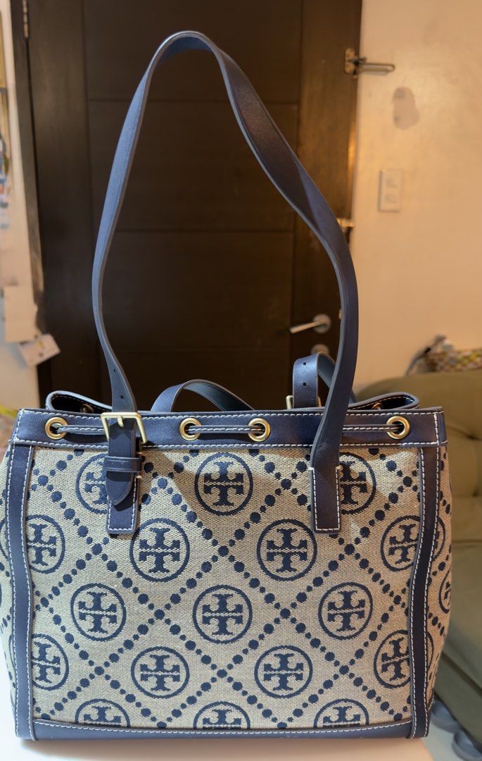 Tory Burch Tote Bag (Category: Luxury Bags & Wallets) located in Muntinlupa City. Submitted by rmdls (Listing ID 1421638516, Image 1). Description: Preloved. Bought brand new from an online Marketplace seller. Bag only. No more dustbag. .