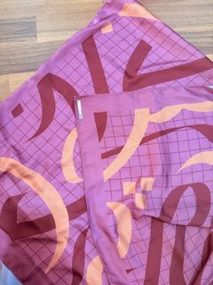 (Category: ) located in . Submitted by wardrobemally (Listing ID 1421630036, Image 1). Description: .