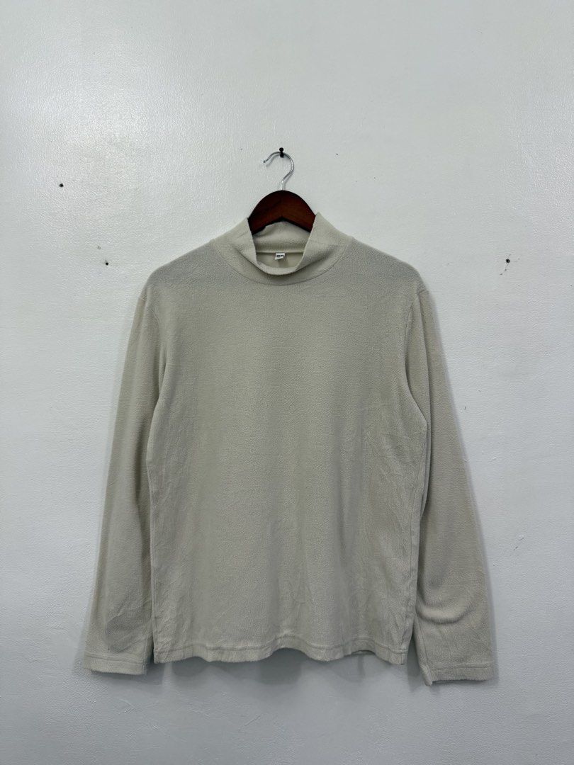 UNIQLO Thin Fleece Turtleneck Sweater (Category: Coats, Jackets and Outerwear) located in Imus. Submitted by mbplph (Listing ID 1421763127, Image 2). Description: (UNIQLO) Thin Fleece Turtleneck Sweater Size on Tag: L Dimensions: L 24.5 IN ~ W 21 IN Color: Off White MEN BY PENNYLAINEPH PRICE: ₱249 ⚠️ SHIPPING NOT INCLUDED (PRICE + SF).