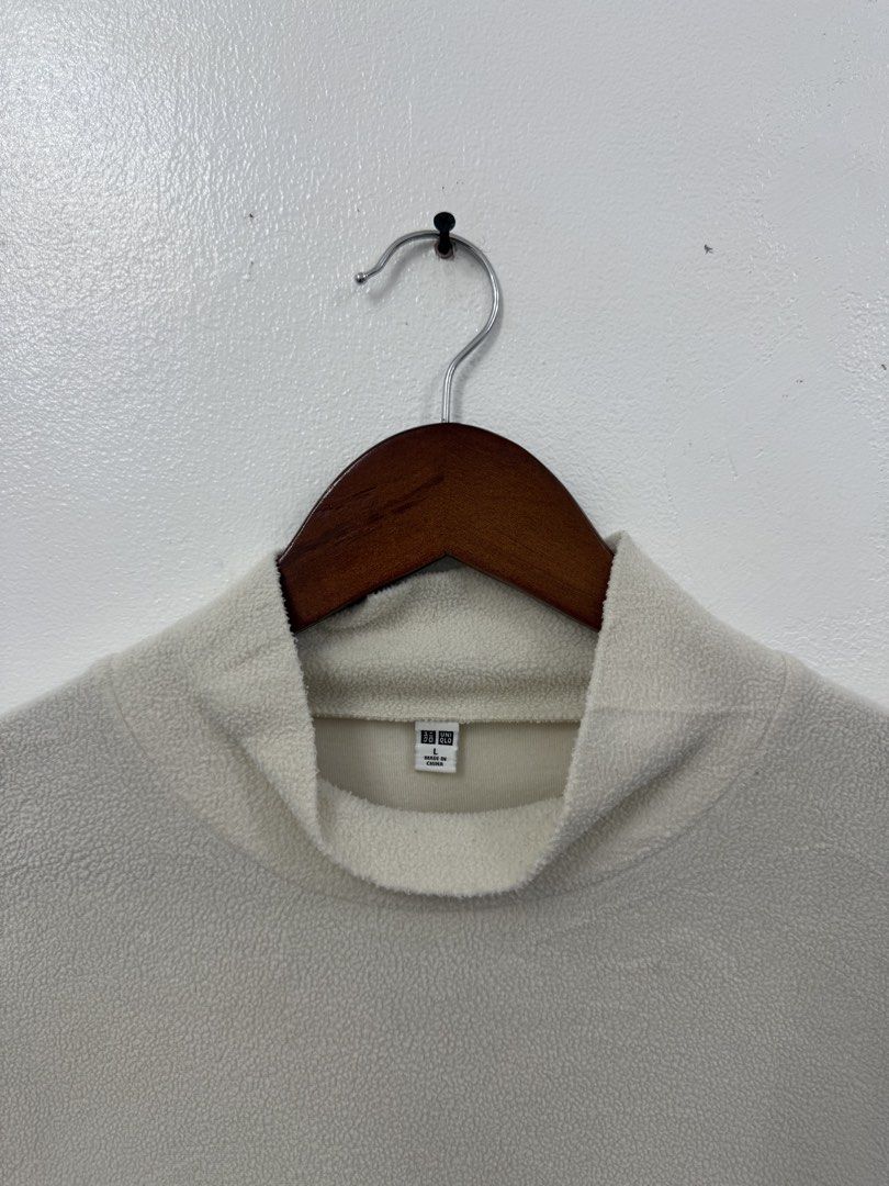 UNIQLO Thin Fleece Turtleneck Sweater (Category: Coats, Jackets and Outerwear) located in Imus. Submitted by mbplph (Listing ID 1421763127, Image 3). Description: (UNIQLO) Thin Fleece Turtleneck Sweater Size on Tag: L Dimensions: L 24.5 IN ~ W 21 IN Color: Off White MEN BY PENNYLAINEPH PRICE: ₱249 ⚠️ SHIPPING NOT INCLUDED (PRICE + SF).