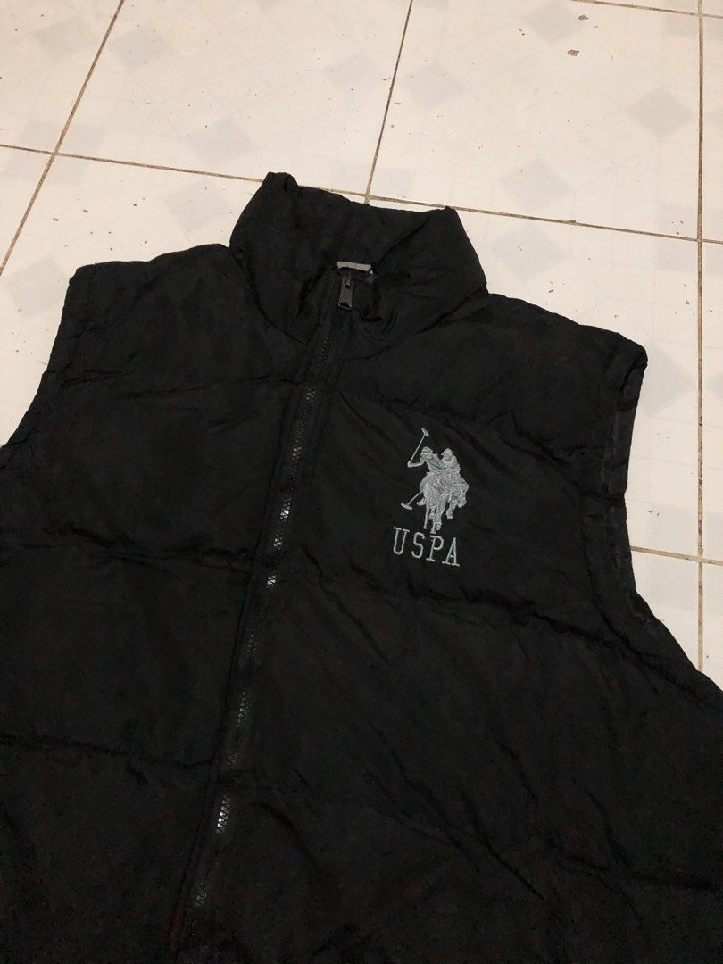 US POLO ASSN PUFFER VEST (Category: Activewear) located in Manila. Submitted by triptothrift7 (Listing ID 1421778294, Image 3). Description: direct message / add me on facebook if you are interested sa item US POLO ASSN PUFFER VEST for only 1000 size large on tag width 25 x 27 length no issue need wash only excellent condition color rate 9/10 authentic legit mode of payment gcash or palawan location Biñan laguna.