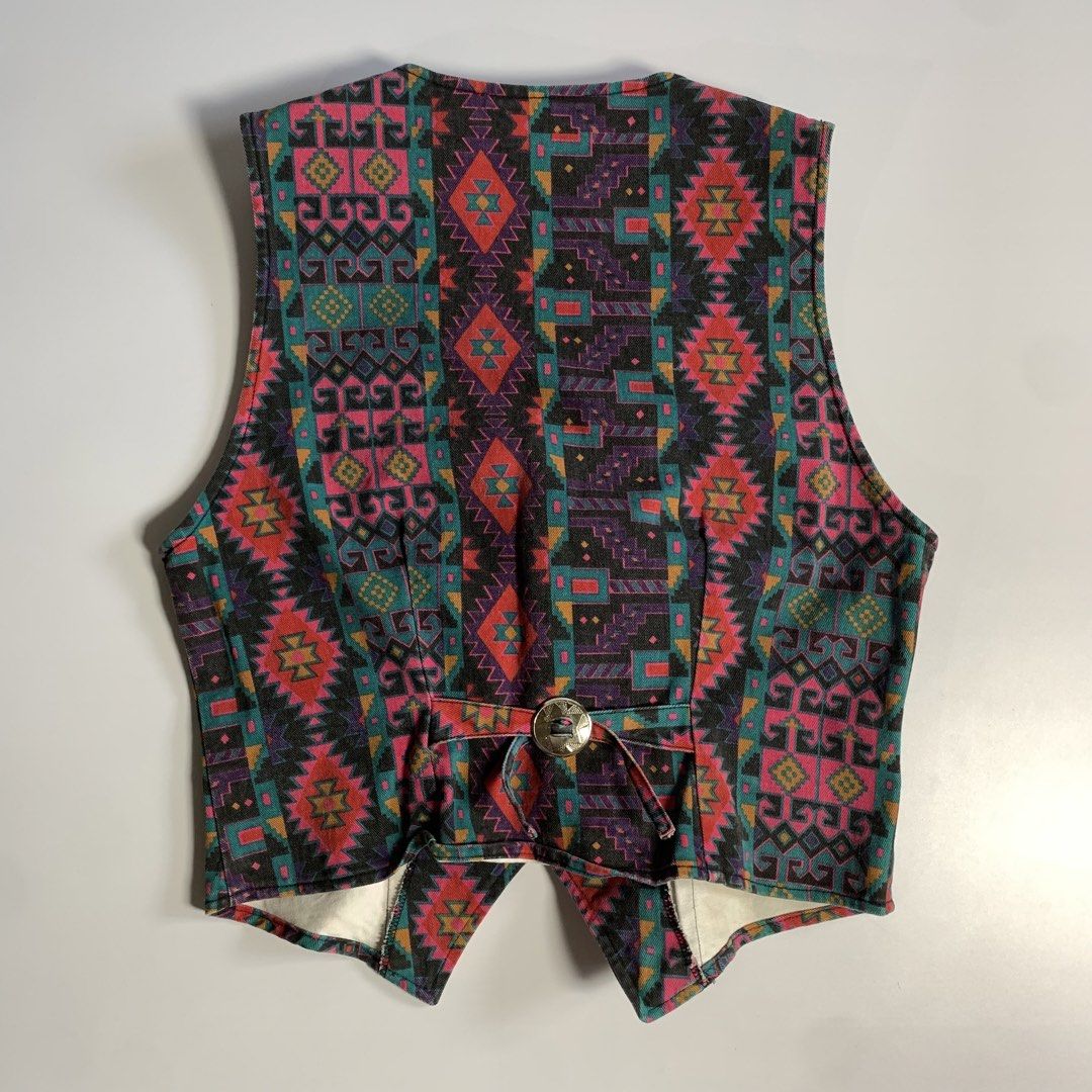 Vintage Aztec Print Vest (Category: Vests) located in Mabalacat. Submitted by thriftloots.ph_tyronetongol (Listing ID 1421737103, Image 3). Description: Pattern Vest DIMES: (Inches) \ 19.5 width 24 length issue: none.