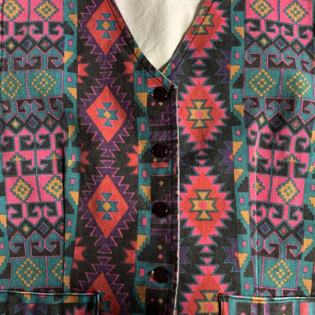Vintage Aztec Print Vest (Category: Vests) located in Mabalacat. Submitted by thriftloots.ph_tyronetongol (Listing ID 1421737103, Image 2). Description: Pattern Vest DIMES: (Inches) \ 19.5 width 24 length issue: none.