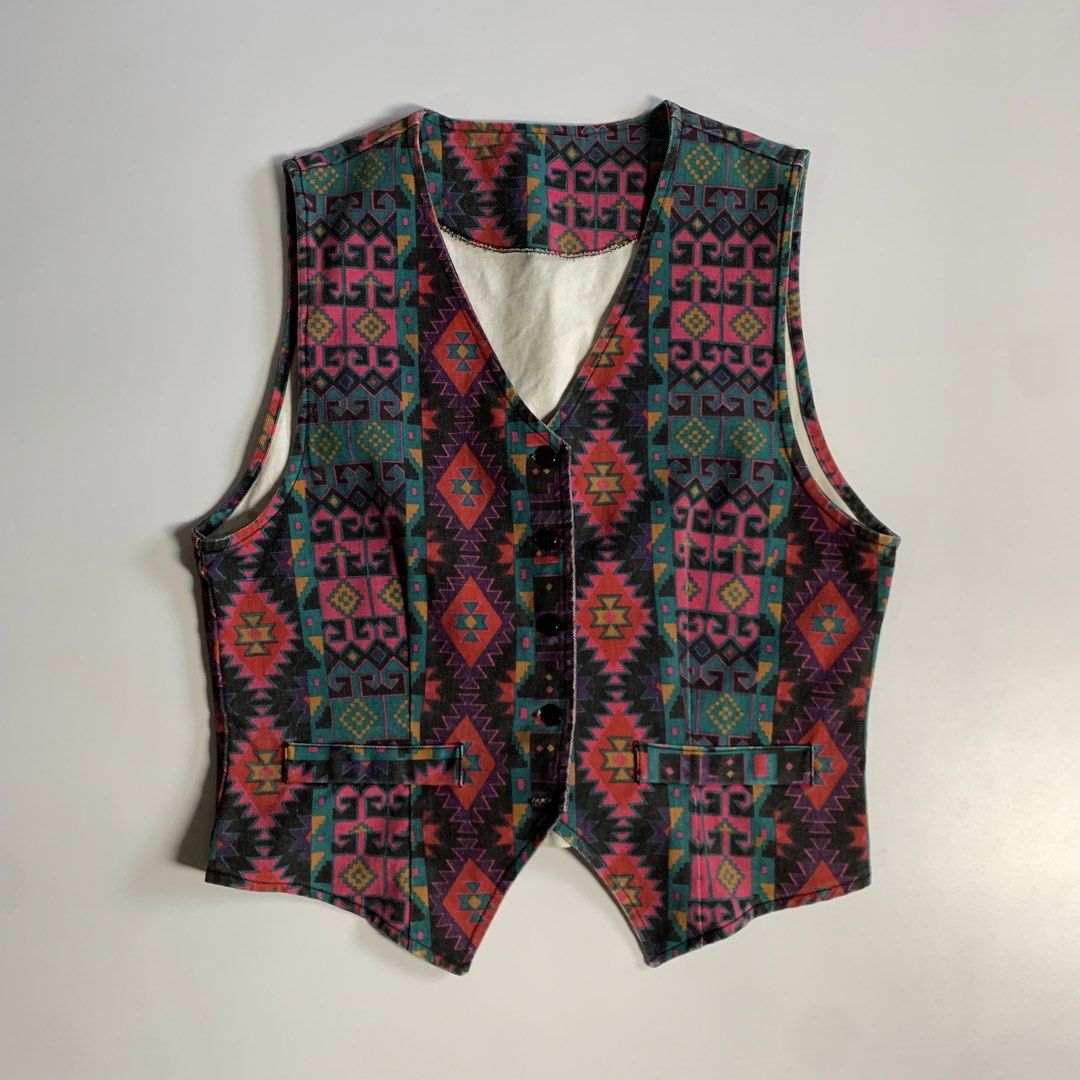 Vintage Aztec Print Vest (Category: Vests) located in Mabalacat. Submitted by thriftloots.ph_tyronetongol (Listing ID 1421737103, Image 1). Description: Pattern Vest DIMES: (Inches) \ 19.5 width 24 length issue: none.