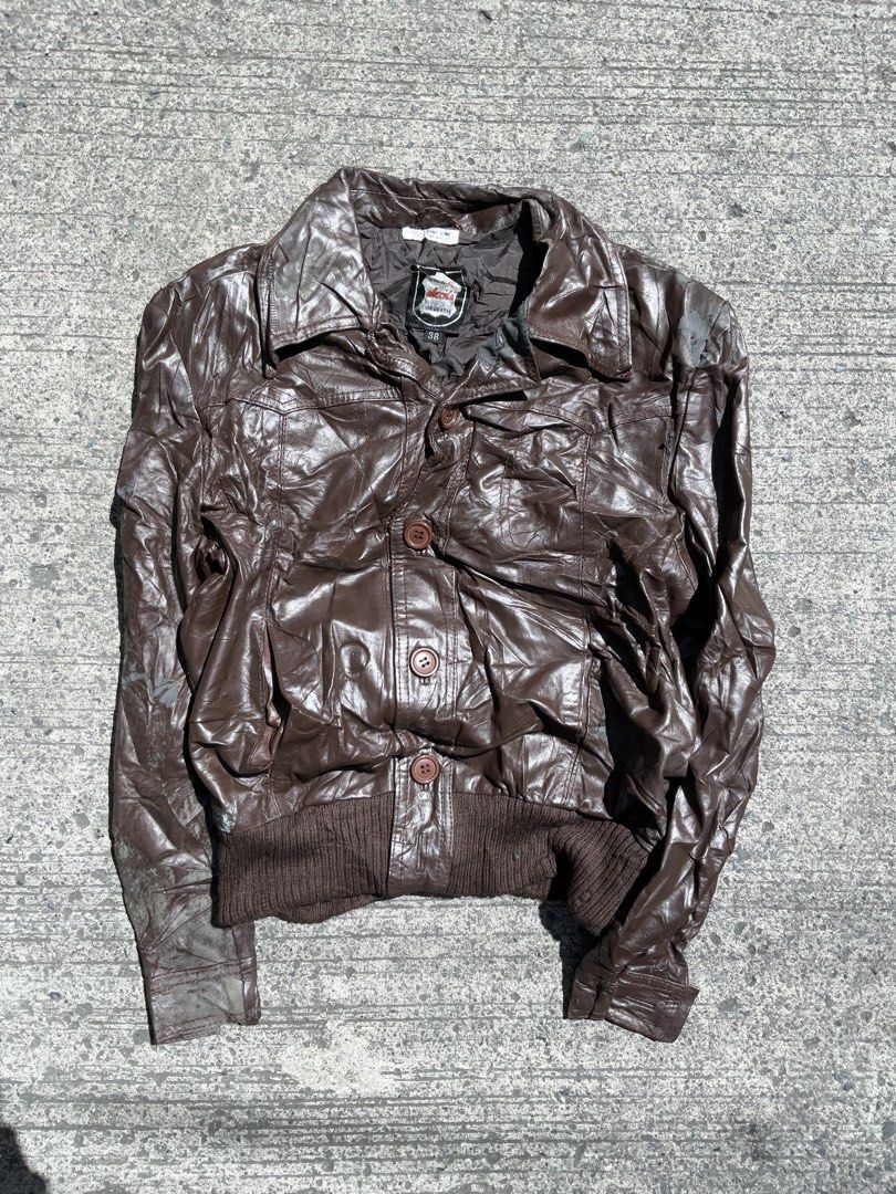 Vintage Brown Leather Jacket (Category: Coats, Jackets and Outerwear) located in Manila. Submitted by geloreyes262956 (Listing ID 1421722167, Image 1). Description: Leather jacket brown Price: 400 plus shipping •"Authentic" •Condition: 10/ 10 the dark spots are removable •Size: large Color condition:10 / 10 Measurements:📏 •L- 22inches •W- 18inches shoulder -4 sleeves -23 "Sure buyer only"⚠️ Mode of delivery:🚚 •Cod LBC •J&T •Lalamove Meet up:🤝 