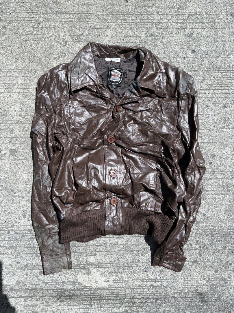 Vintage Brown Leather Jacket (Category: Coats, Jackets and Outerwear) located in Manila. Submitted by geloreyes262956 (Listing ID 1421722167, Image 2). Description: Leather jacket brown Price: 400 plus shipping •"Authentic" •Condition: 10/ 10 the dark spots are removable •Size: large Color condition:10 / 10 Measurements:📏 •L- 22inches •W- 18inches shoulder -4 sleeves -23 "Sure buyer only"⚠️ Mode of delivery:🚚 •Cod LBC •J&T •Lalamove Meet up:🤝 