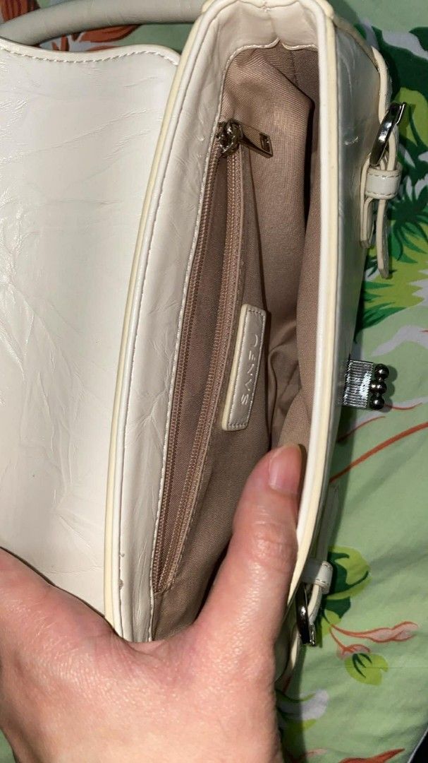 Y2k Bag (Category: Luxury Bags & Wallets) located in Dagupan City. Submitted by declutteredbyaj (Listing ID 1421773582, Image 3). Description: - White shoulder bag - Curved handle with silver chain details - Silver hardware - Flap closure with buckle - Interior zippered pocket - Structured shape 🚛 j&t 📍dagupan city, pangasinan 📌 payment first policy 📌MOP: maribank only 📌 strictly no return, no exchange.