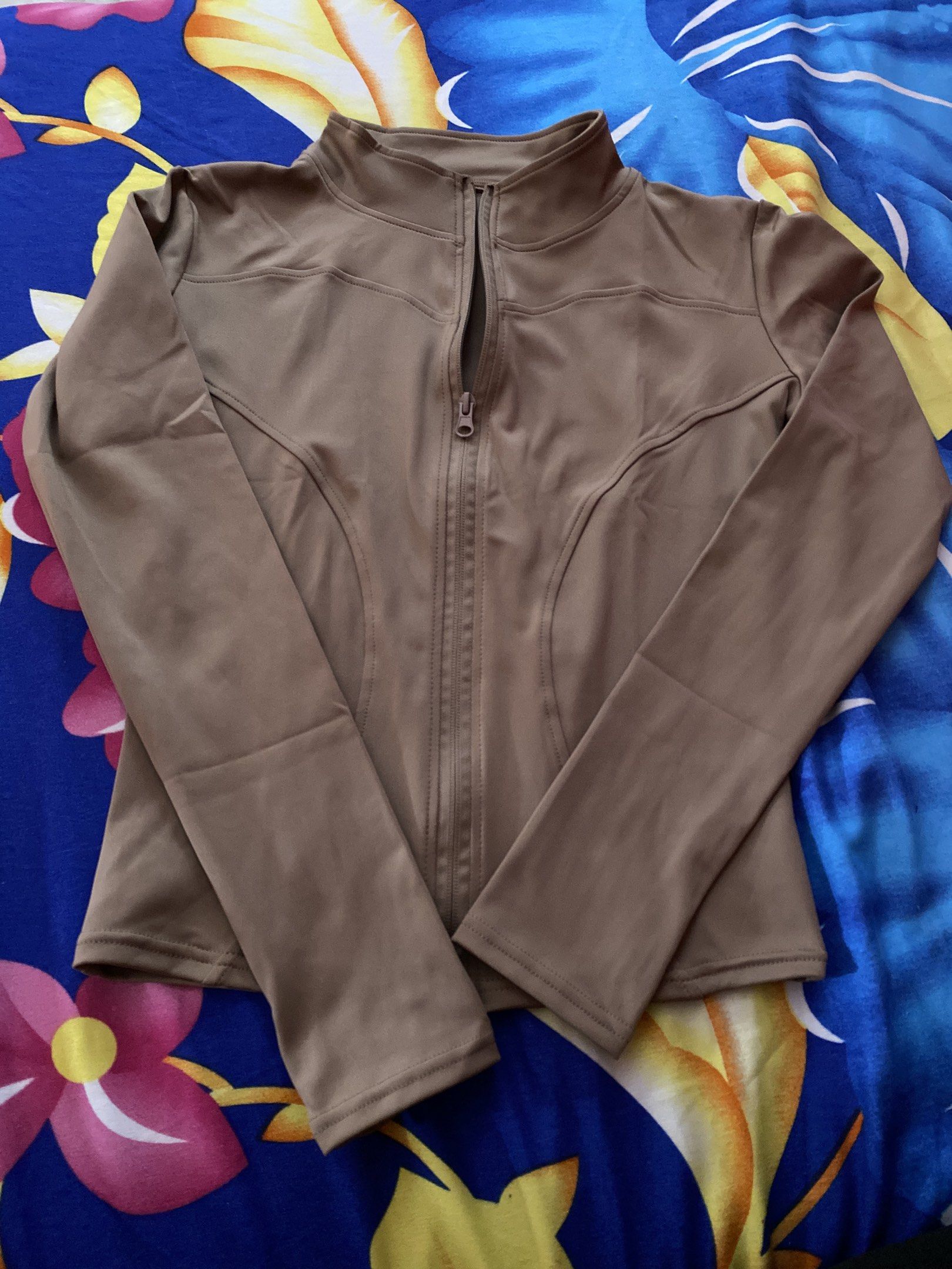 Yoga Clothing Jacket - Size L (Category: Coats, Jackets and Outerwear) located in Valenzuela. Submitted by reidiokno (Listing ID 1421677322, Image 2). Description: - Size L yoga jacket - Full zipper closure - High collar - Thumb holes on sleeves - Neutral tan color Never been used. Masikip sa dibdib part 🤣.