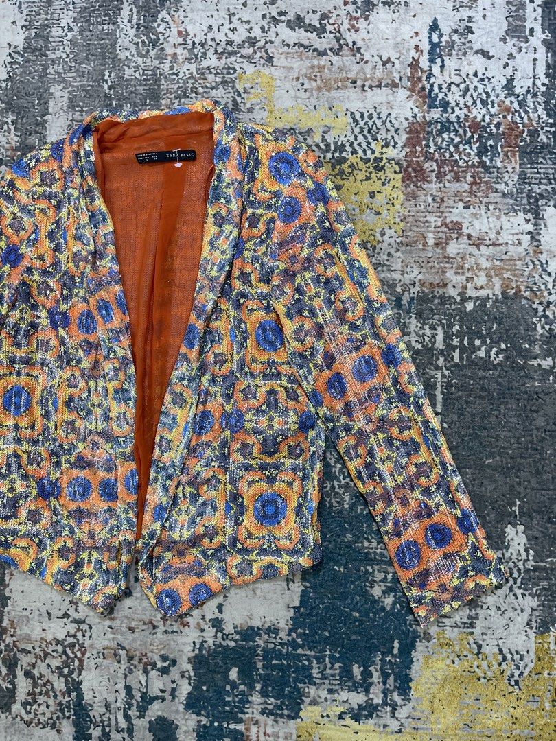 ZARA Basic Sequin Open Front Blazer (Category: Coats, Jackets and Outerwear) located in Ketereh. Submitted by minustonenwood_91 (Listing ID 1421713449, Image 3). Description: BB 71 ITEM NAME :- ZARA COLOR :- SEQUIN GEOMETRIC TAG SIZE :- USA S (CHECK MEASUREMENTS BELOW) MEASUREMENTS : CHEST = 17 Inches LENGTH = 24 Inches SLEEVE LENGTH = 21 Inches SHOULDER ~SHOULDER = 14 Inches CONDITION :- - USED CONDITION ❏ Size ❏ (Note) Even if the size is the s