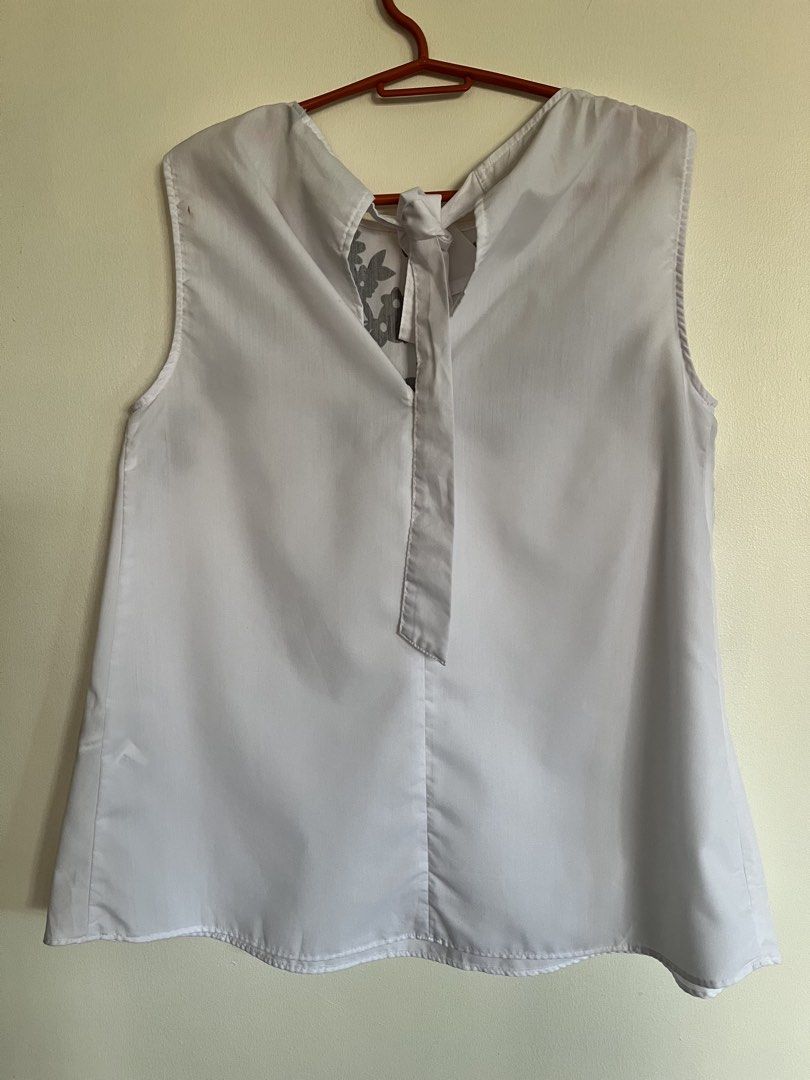 Zara Basic white A cut blouse (Category: Blouses) located in San Fernando. Submitted by 4ases.declutter (Listing ID 1421646261, Image 2). Description: - round neck - A cut - XS .