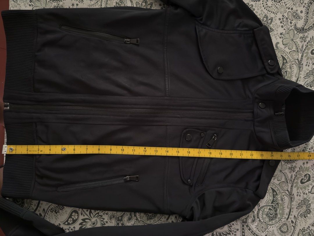 Zara black (Category: Hoodies) located in Makati City. Submitted by RR_Shop (Listing ID 1421698691, Image 3). Description: Details: W = 16” L = 25 “ Give you a discount if you buy more items! Reason to sell: I’m decluttering and selling pre-loved items. Payment options: - LBC: Prepaid COD - Lalamove: GCash payment.