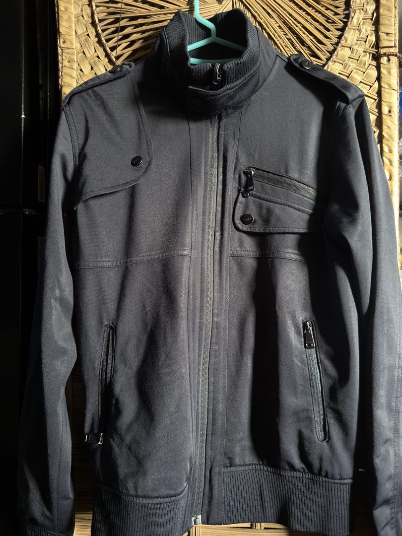 Zara black (Category: Hoodies) located in Makati City. Submitted by RR_Shop (Listing ID 1421698691, Image 1). Description: Details: W = 16” L = 25 “ Give you a discount if you buy more items! Reason to sell: I’m decluttering and selling pre-loved items. Payment options: - LBC: Prepaid COD - Lalamove: GCash payment.