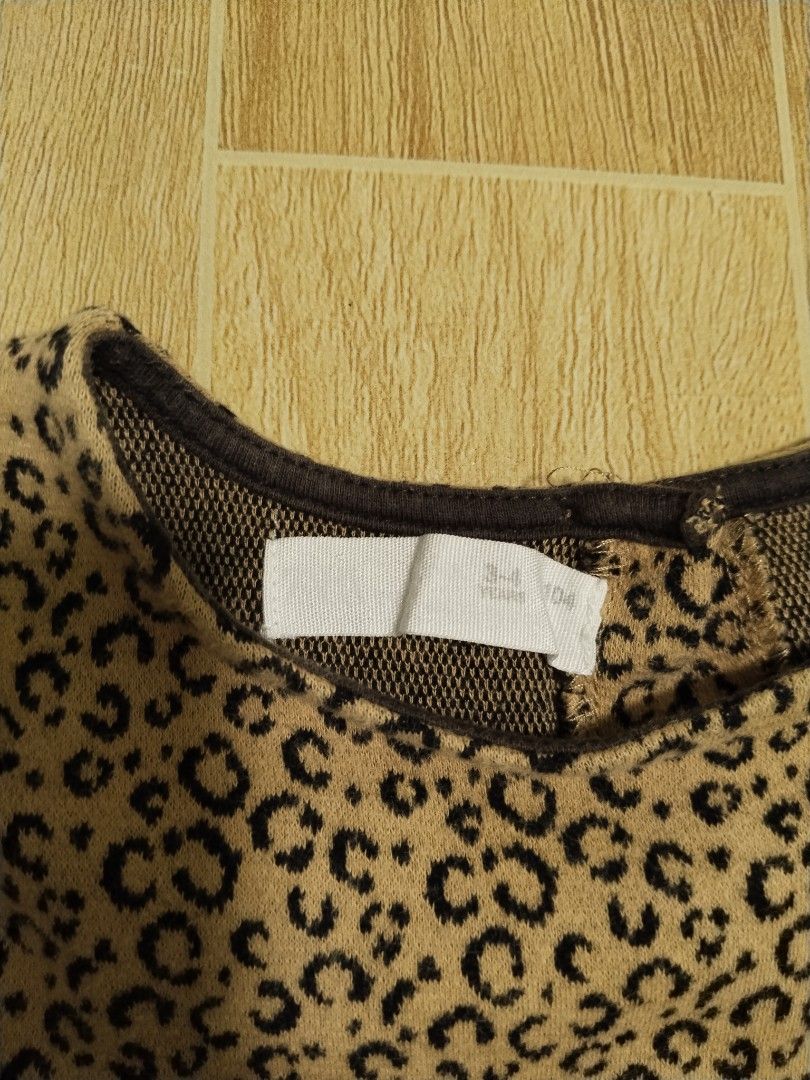 Zara Leopard Print Dress 3-4Y (Category: Babies & Kids Fashion) located in Lipa City. Submitted by abubotcorner (Listing ID 1421721995, Image 3). Description: - Zara leopard print dress - Size: 3-4 years - Long sleeves - Material: Polyester and elastane blend.