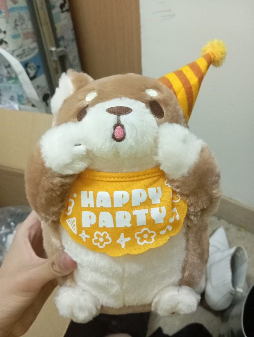 公仔 （分類：絨毛玩具）位於 Hong Kong。 由 sellsqeveryday 提交（商品編號 1421872722，圖片 4）。簡介： 包括粉色小豬、小熊和香蕉造型的毛絨鑰匙扣。小豬和小熊附有鑰匙圈，香蕉造型則有吊繩。所有鑰匙扣均為毛絨材質，適合裝飾包包或鑰匙。。