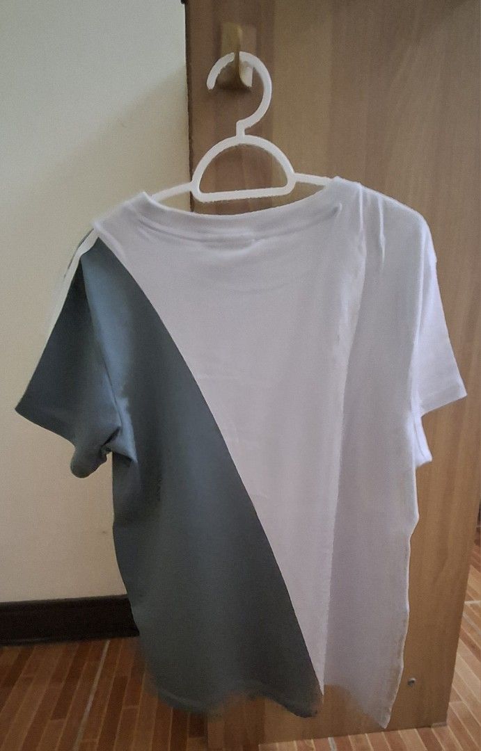Adidas Adicolor Loose Leaf Cut T-Shirt (Category: Tshirts & Polo Shirts ) located in Manila. Submitted by soyamlky (Listing ID 1421833659, Image 2). Description: - Adidas Adicolor Loose Leaf Cut T-shirt - Design: Unique diagonal color block (white and teal) - Neckline: Crew neck - Sleeves: Short sleeves - Features Adidas logo Dm for any inquiries! Will do my best to respond promptly. 📍Manila MOP: Gcash only MOD: Lalamove, J&T, etc. (No meet-ups 