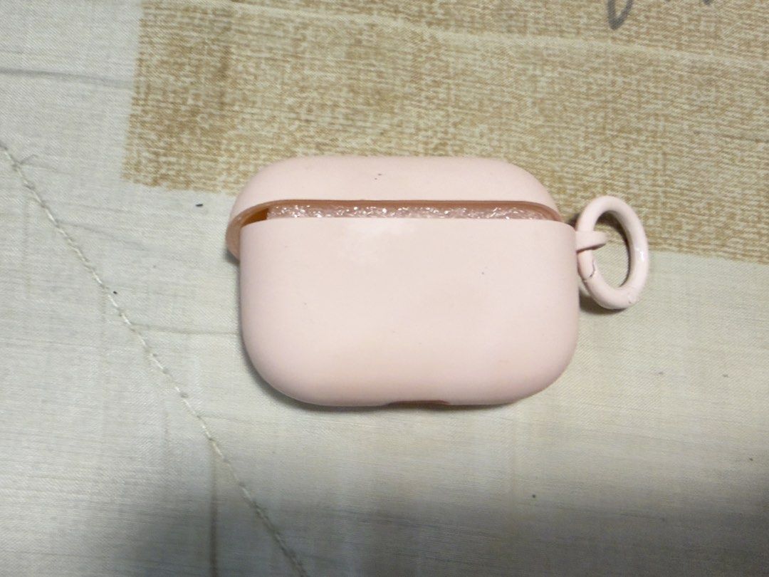 Airpods Pro Case (Category: Other Mobile & Gadget Accessories) located in Quezon City. Submitted by valchoowa (Listing ID 1421936488, Image 3). Description: .