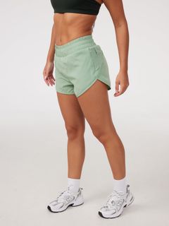 (Category: ) located in . Submitted by shopmycloset94 (Listing ID 1421905493, Image 1). Description: .