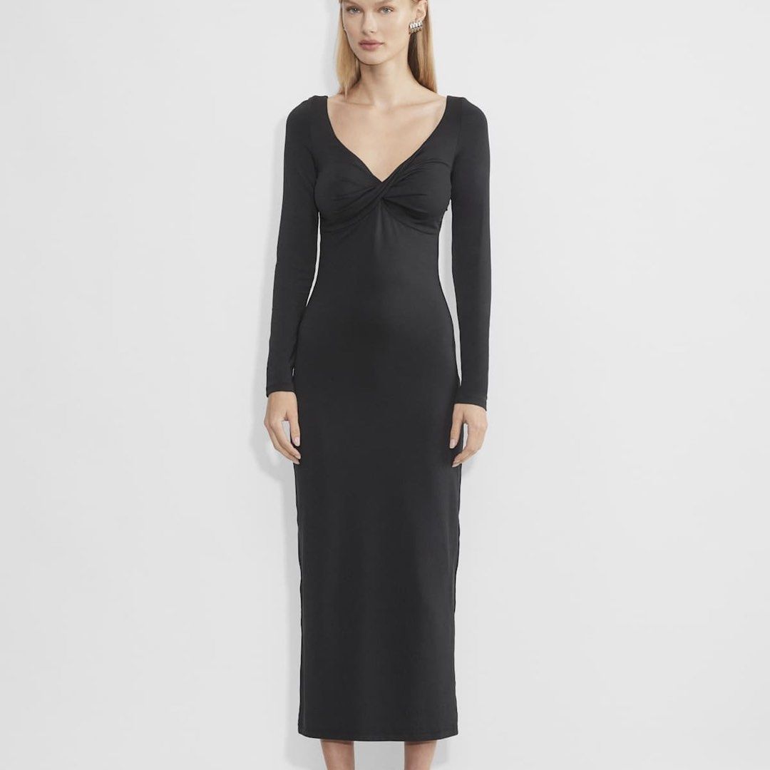 Aritzia Contour Symblic Dress (Category: Dresses) located in Manila. Submitted by el_mari (Listing ID 1421854462, Image 1). Description: Authentic Aritzia - black - sizes xxs and xs (can fit up to s) - twisted bust detail - perfect for night outs and special occasions - smooth, stretchy fabric - cut tags - sobrang pretty last 2 pcs .