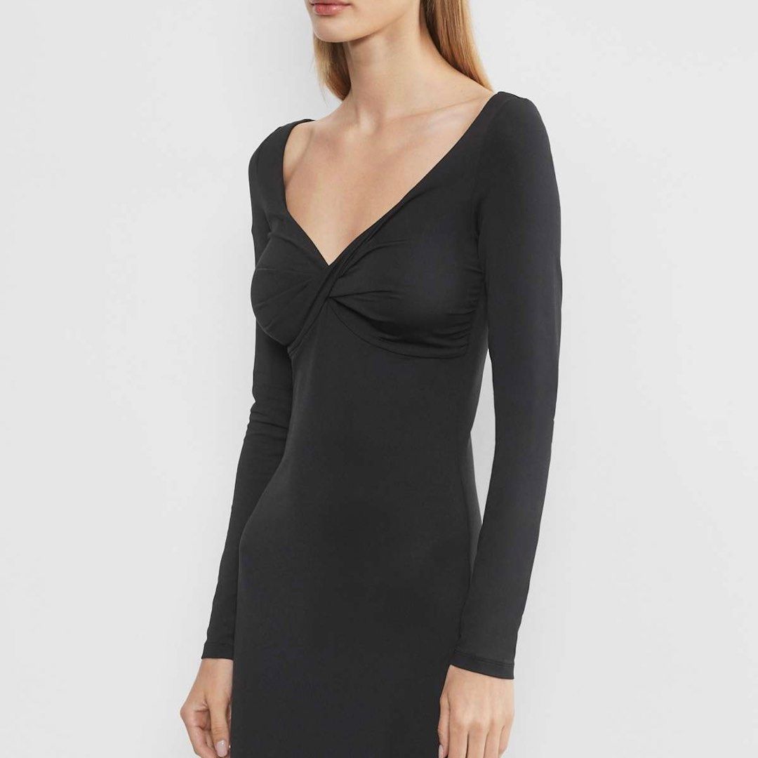 Aritzia Contour Symblic Dress (Category: Dresses) located in Manila. Submitted by el_mari (Listing ID 1421854462, Image 2). Description: Authentic Aritzia - black - sizes xxs and xs (can fit up to s) - twisted bust detail - perfect for night outs and special occasions - smooth, stretchy fabric - cut tags - sobrang pretty last 2 pcs .