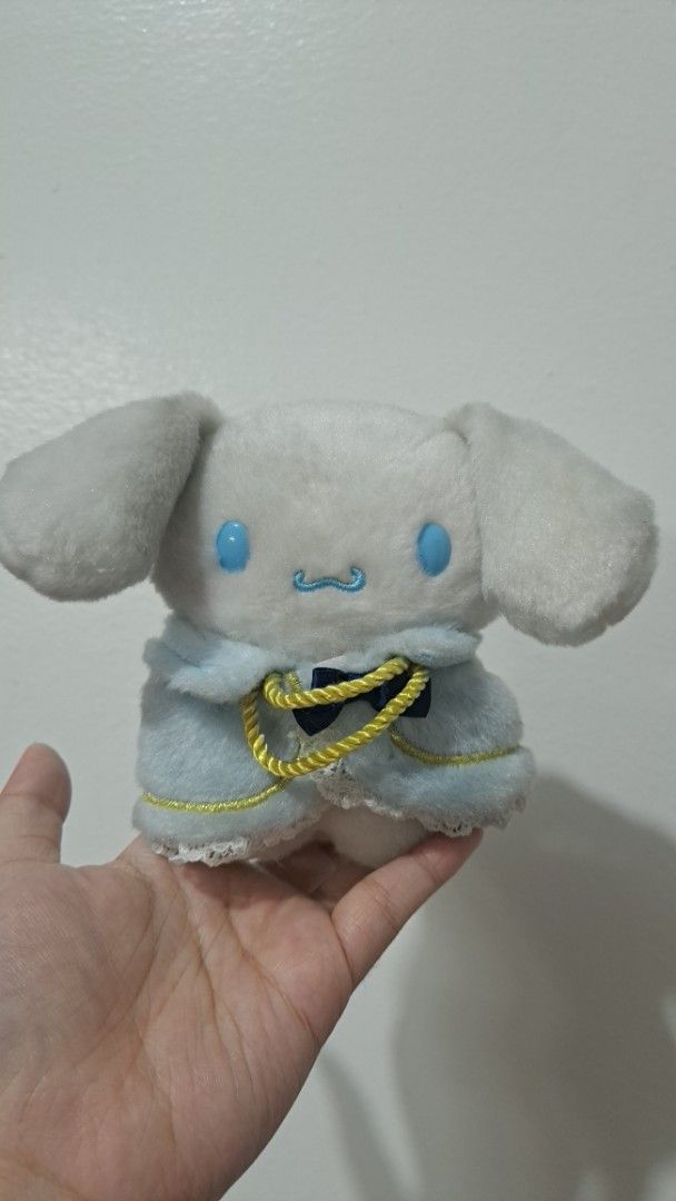 Auth Cinnamoroll pitatto(S) with clothes (Category: Plushies & Soft Toys) located in Bacoor. Submitted by Exedriae (Listing ID 1421808549, Image 1). Description: NEED WASH -size: small -no plate/base -clear etiketa both plush and clothes -official sanrio pitatto cape jnt/lalamove only .