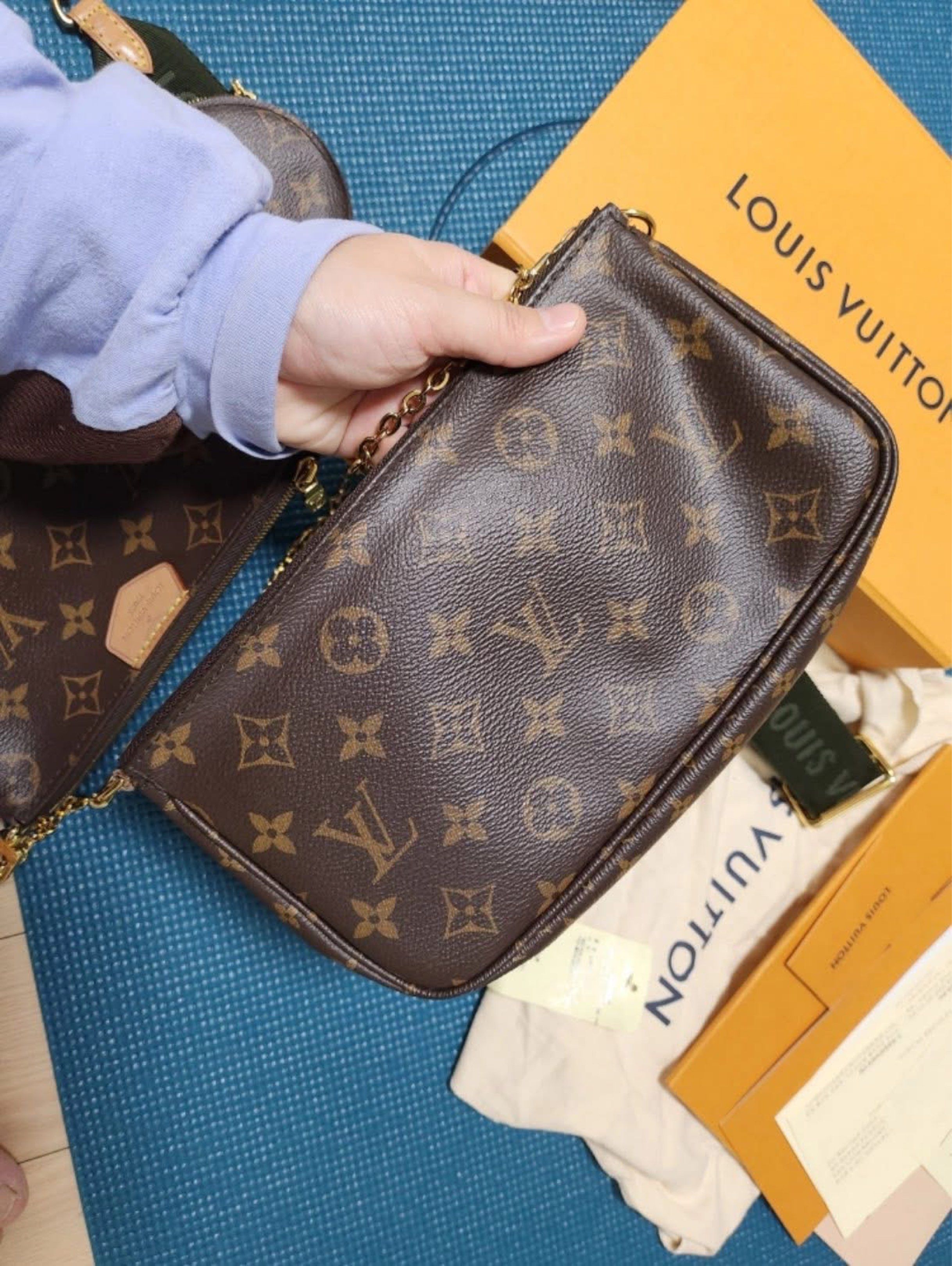 authentic Louis Vuitton Multi pochette (Category: Luxury Bags & Wallets) located in Quezon City. Submitted by jhaediah (Listing ID 1391912438, Image 3). Description: Rank A 💓 2/16 Complete inclusion Free pabitbit korea.