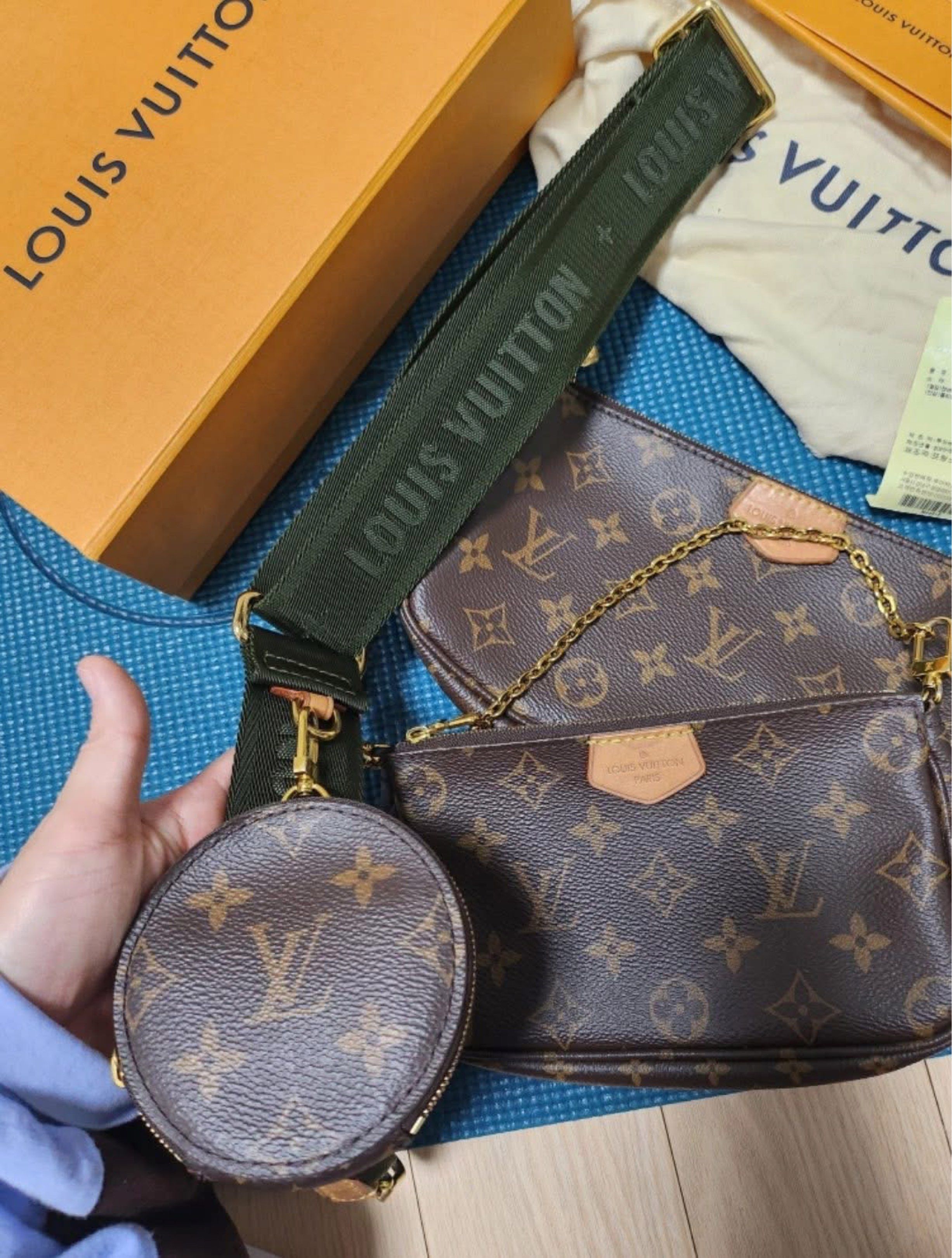 authentic Louis Vuitton Multi pochette (Category: Luxury Bags & Wallets) located in Quezon City. Submitted by jhaediah (Listing ID 1391912438, Image 2). Description: Rank A 💓 2/16 Complete inclusion Free pabitbit korea.