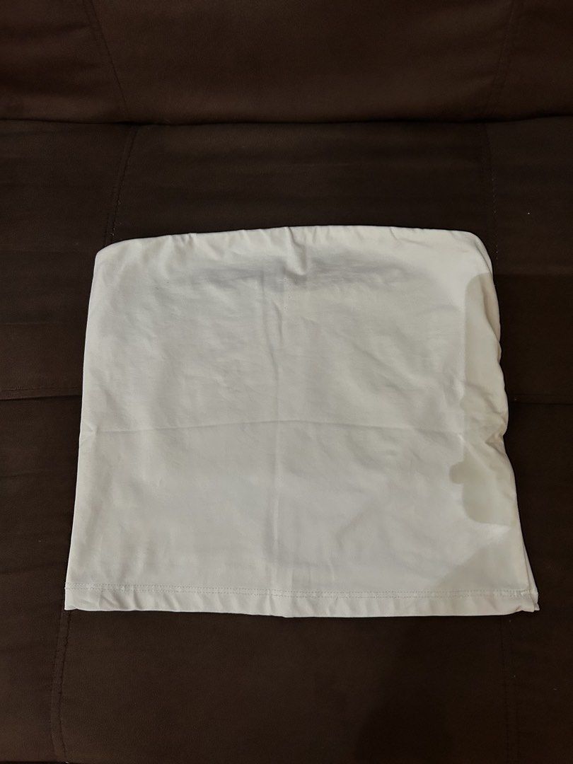 Bershka White Tube Top (Category: Sleeveless) located in Pasig City. Submitted by gdeclutterwithme (Listing ID 1421906190, Image 1). Description: - Bershka white tube top - Size: EUR S, USA S, MEX 28 - Silky fabric - stretchable so dw!! it'll fit fitted hihi - 11.8 x 11 inches dm for more details!!.