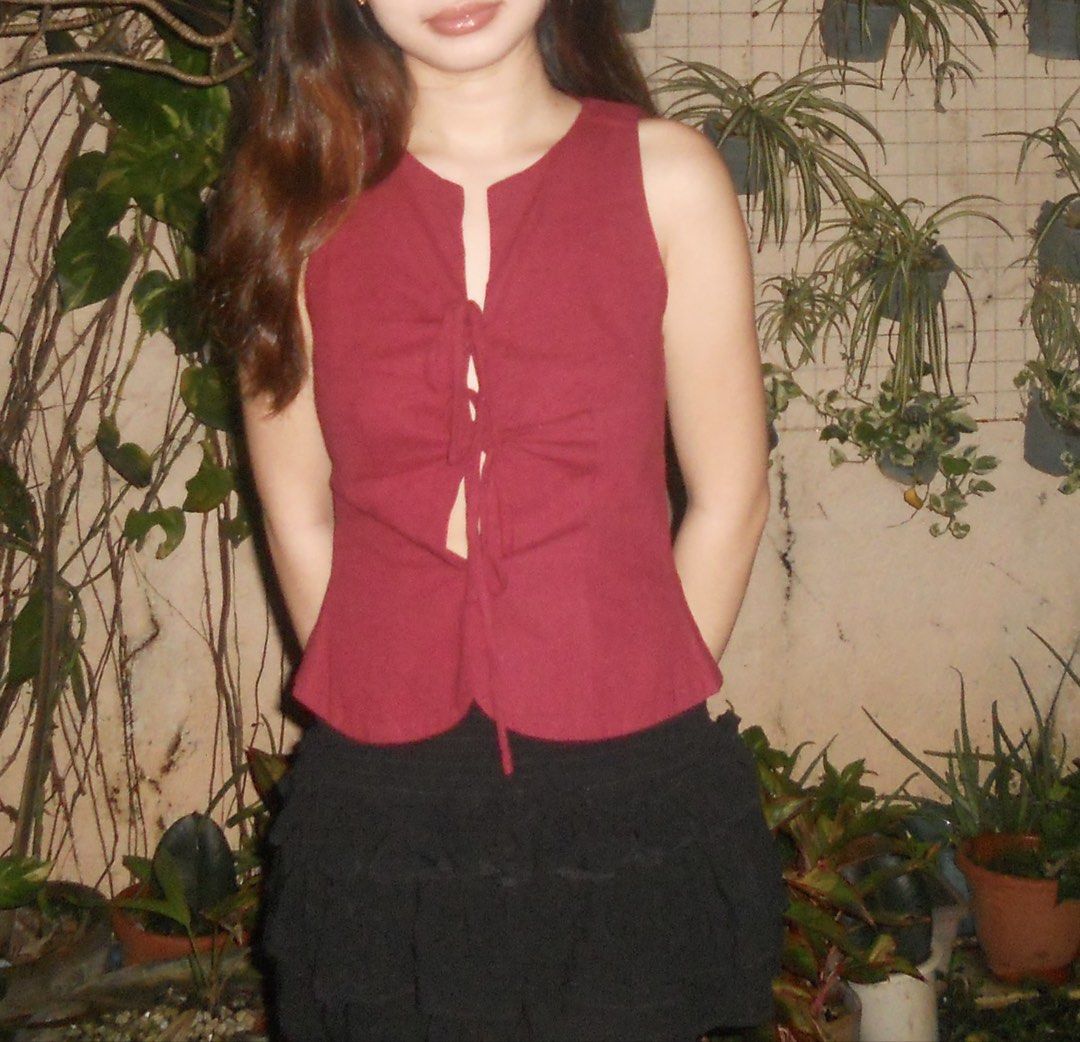 BSCO Verina Self Tie Top in White & Maroon (Category: Sleeveless) located in Manila. Submitted by steff_33 (Listing ID 1415352730, Image 2). Description: - Maroon Size Small - White Size XS -Maroon worn once for picture, White is brand new - This top is phased out - Original price is 450..