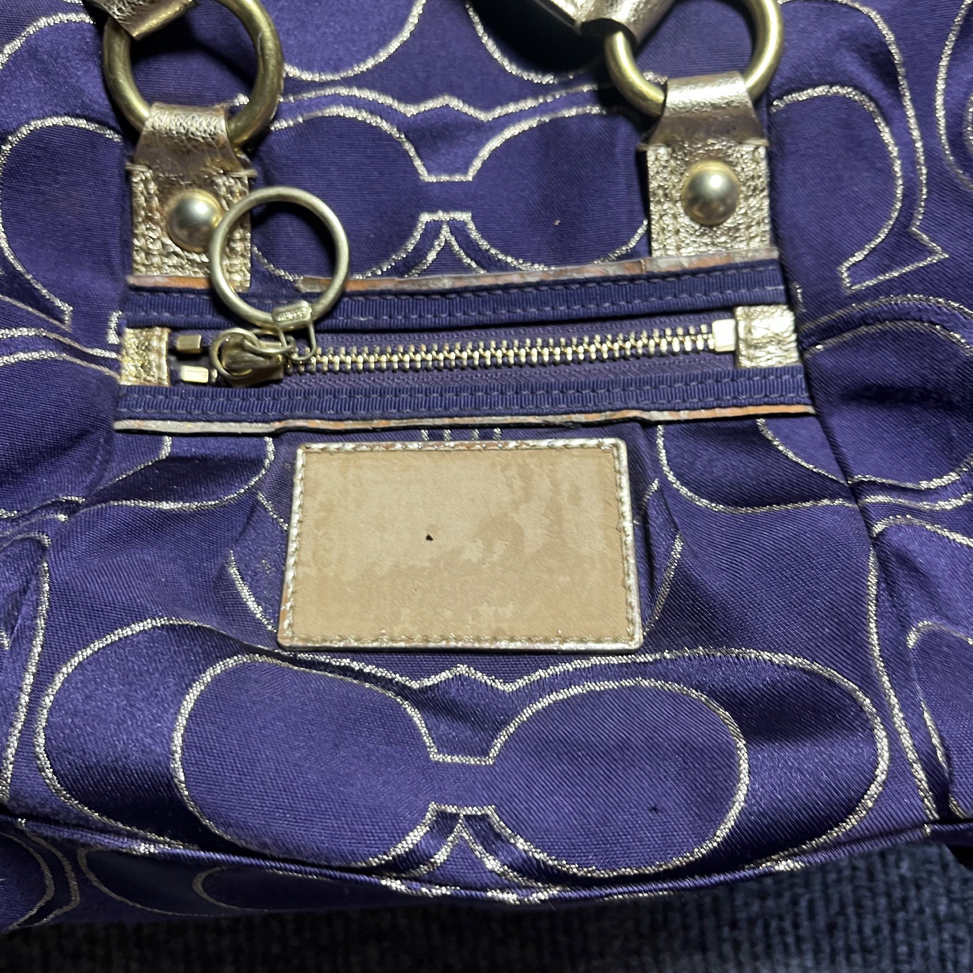 Coach Purple Signature Handbag (Category: Luxury Bags & Wallets) located in Koronadal. Submitted by _06ragz (Listing ID 1421912489, Image 2). Description: EXPIRED LEATHERS.