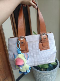 (Kategori: ) berada di . Dikirim oleh declutteringlemariku (ID iklan 1414526154, Gambar 1). Deskripsi: .