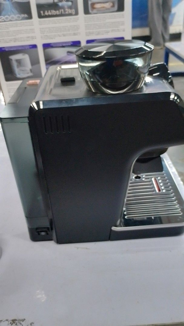 De'Longhi Espresso Machine (Category: Coffee Machines & Makers) located in Quezon City. Submitted by AlexaXander (Listing ID 1421831048, Image 3). Description: - De'Longhi espresso machine with built-in grinder - Stainless steel finish with black base - Features pressure gauge - Espresso and hot water settings - W/Box & Accessories - Comes with milk frothing pitcher - Original packaging included *TYPE: EC9155.AL *FOR MORE DETAILS: PLS.CALL OR TEX