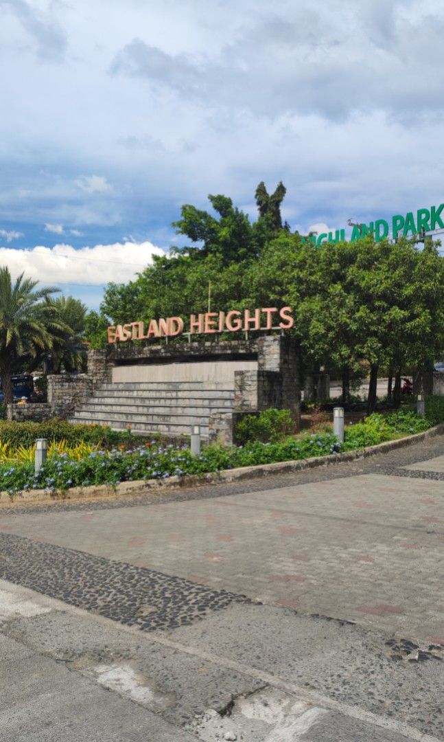 Eastland Heights (Category: Lot) located in Quezon City. Submitted by qcbuynsell (Listing ID 1421897489, Image 1). Description: Overlooking Lot for Sale in Eastland Heights near the Clubhouse . Lot size: 598 sqm 678 sqm 790 sqm Clean Title Updated HOA dues and Realty Taxes Price 16,000 per sqm For serious inquiry call: 09175995595.