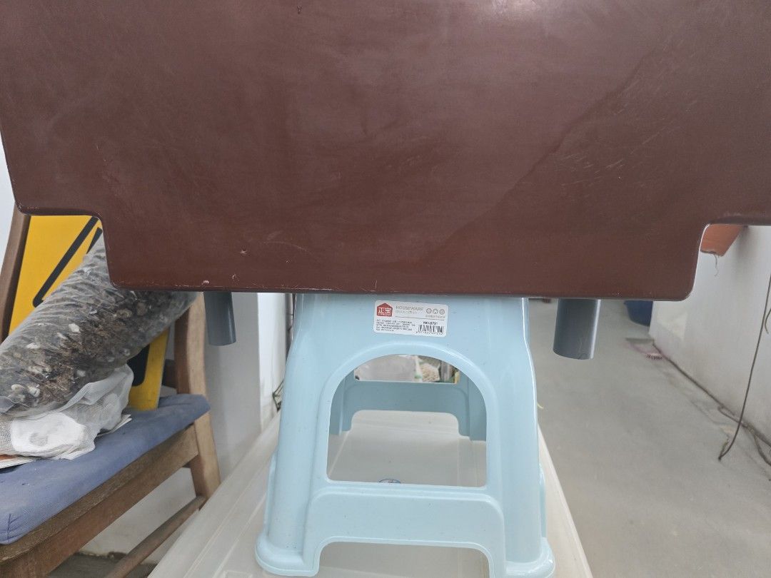 FGT filter box (Category: Homes & Other Pet Accessories) located in Singapore. Submitted by MYS2809 (Listing ID 1421898721, Image 3). Description: Selling brand new brown colour FGT filter box. Dimension are approximate as follow:- 750mm(L) x 290mm(W) x 300mm(H) Potential buyers to come down in person to measure and determine whether this filter box suits your current set-up. I will not be responsible for any wrong measurement that will arise lat