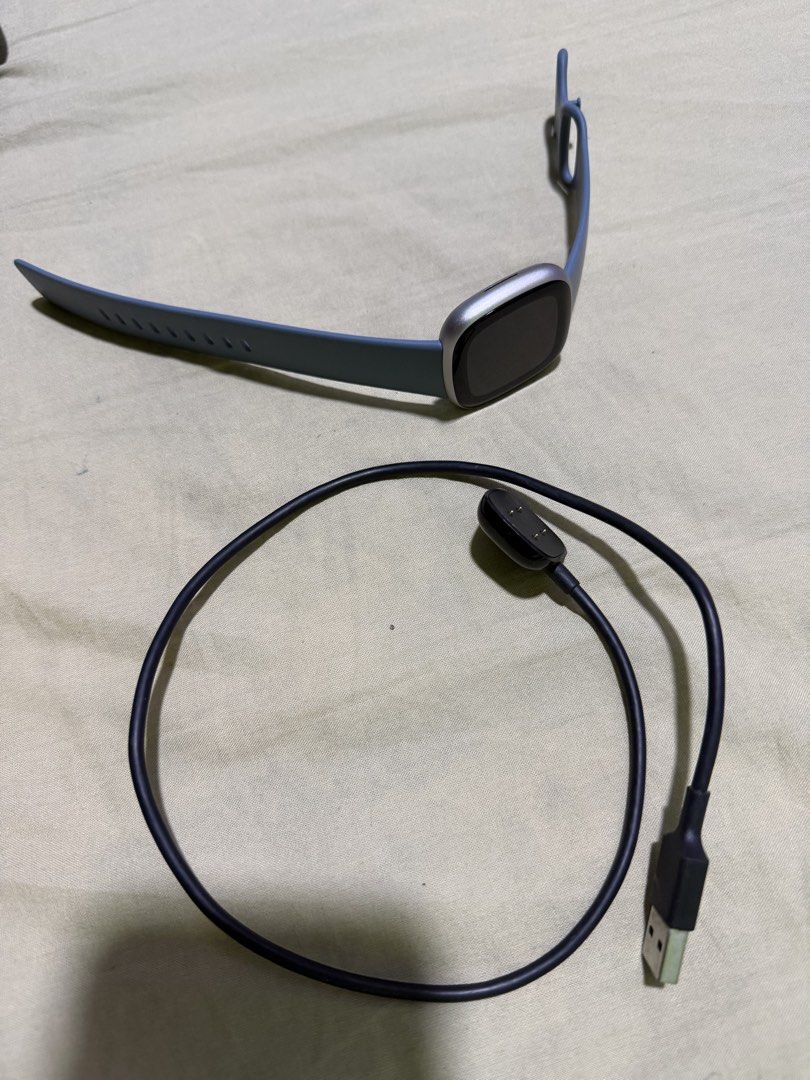 Fitbit versa 4 (Category: Watches) located in Sungai Petani. Submitted by trustedpreloved.my (Listing ID 1421859913, Image 3). Description: Full set Box Watch Cable charger Cod sungai petani Postage rm7 west East rm 15.