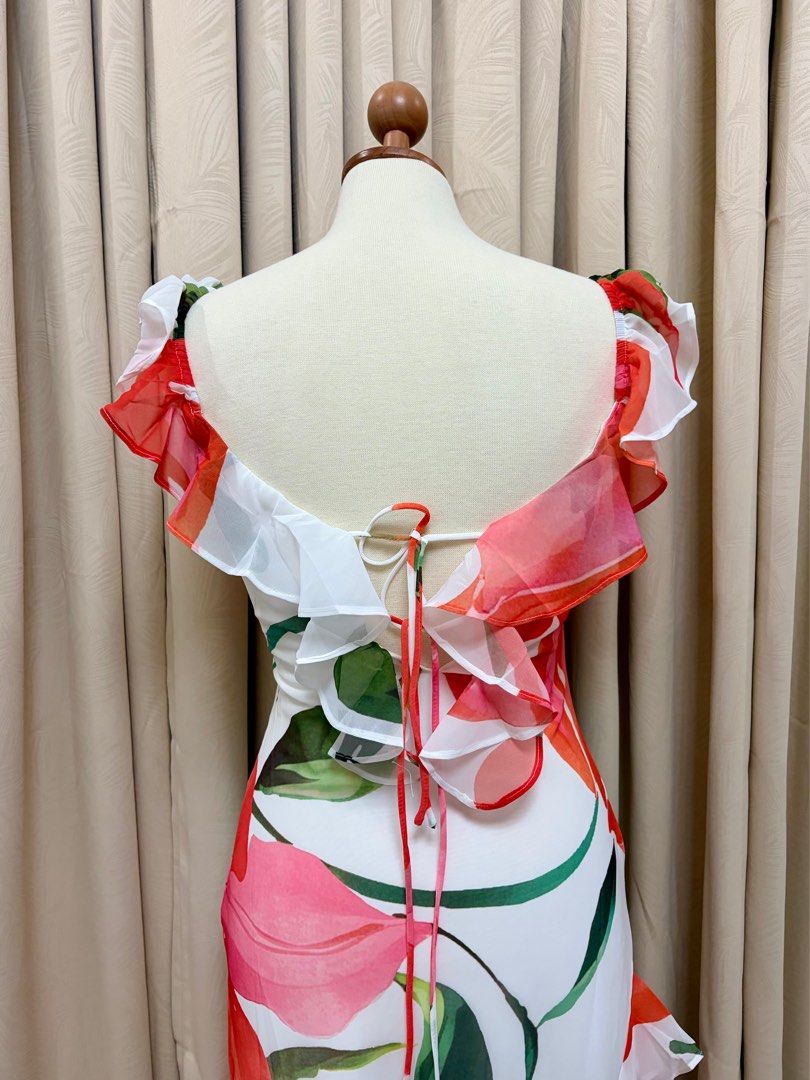 Floral Print Ruffle Dress (Category: Dresses) located in Pasig City. Submitted by KayeArtsy (Listing ID 1421812133, Image 3). Description: AU Bought🇦🇺 Brand new with tag Size: AU8/Small Bust: 32-34 inches Waist: 26-28 inches - Fitted bodice, flowing skirt - Delicate ruffles on straps and hem - Adjustable tie-back detail.