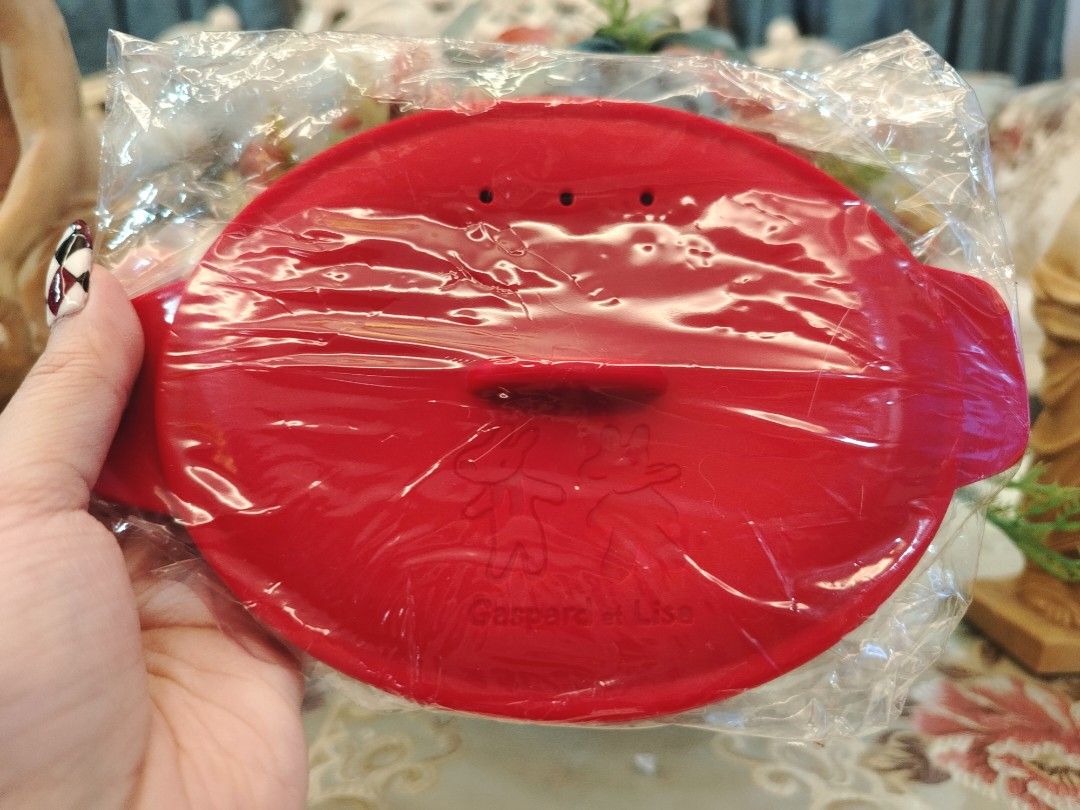 Gaspard et Lisa Red Silicone Steamer (Category: Cookware & Accessories) located in San Fernando. Submitted by jpmarketplace2023 (Listing ID 1421887126, Image 1). Description: 💚 All items are authentic from Japan. 💛 MOP: GCash (❌️ GCash Protect) 🩵 MOD: LBC only (❌️ S. Checkout, COD, COP) 💙 Meet-up: Vista Mall, San Fernando, Pampanga 💜 All items are on-hand. 🧡 First to pay gets the item first. ❤️ Breakable items are packed with care and cauti