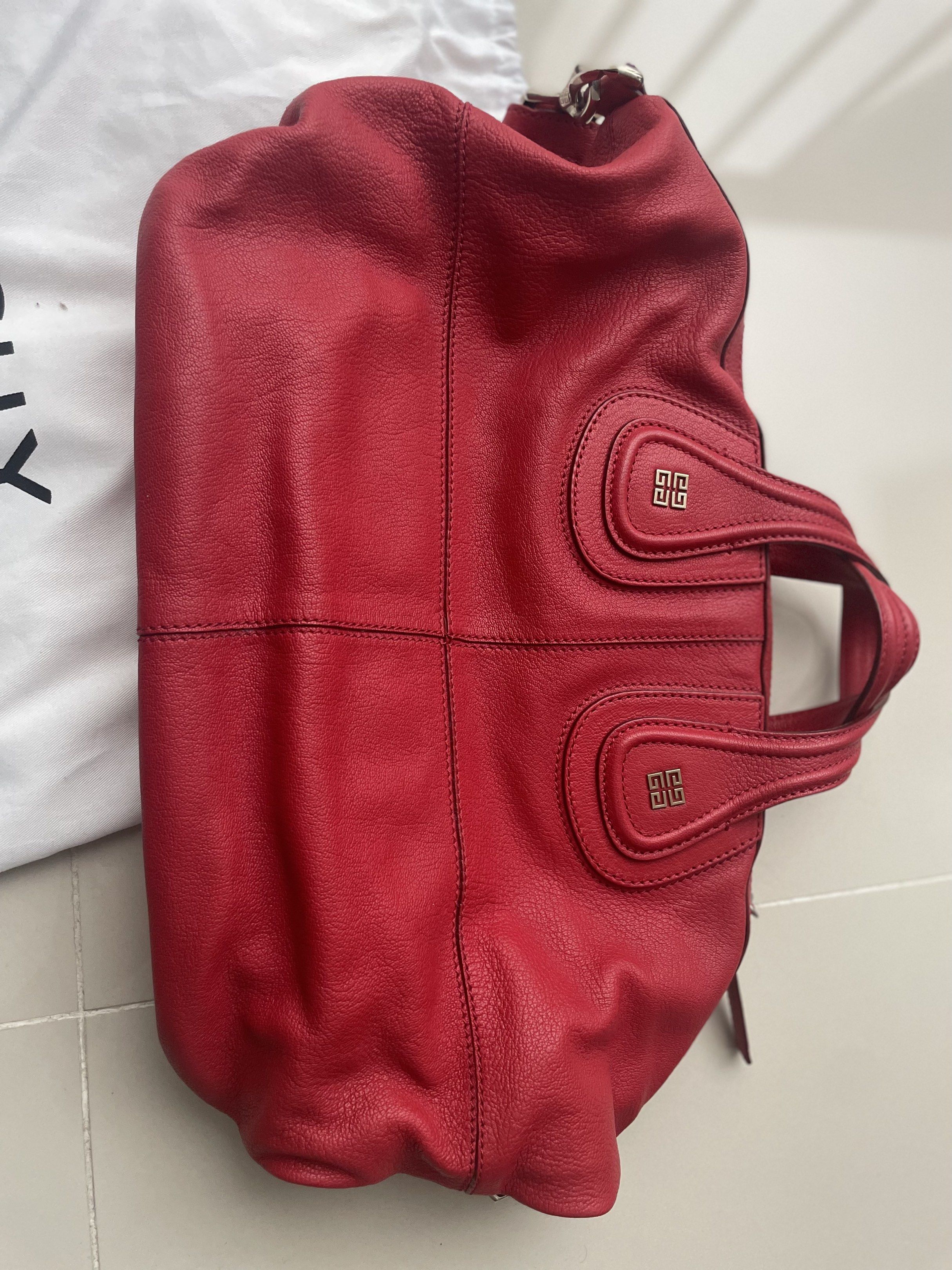 Givenchy nightingale medium (Category: Bags & Wallets) located in Kuala Terengganu. Submitted by mohamad-89 (Listing ID 1421844708, Image 3). Description: Beg tidak pernah pakai.