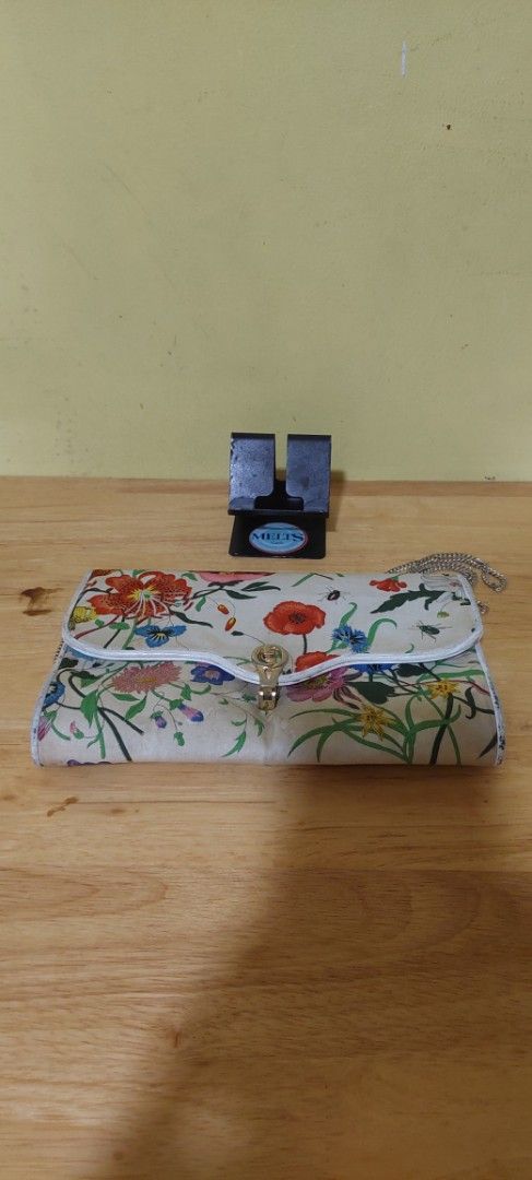 Gucci Floral Print Clutch with Chain Strap (Category: Clutches) located in Manila. Submitted by aabila (Listing ID 1421903705, Image 3). Description: - Floral print clutch - Includes silver chain strap - Clasp closure - Compact size - Features a vibrant floral design Authentic and vintage .