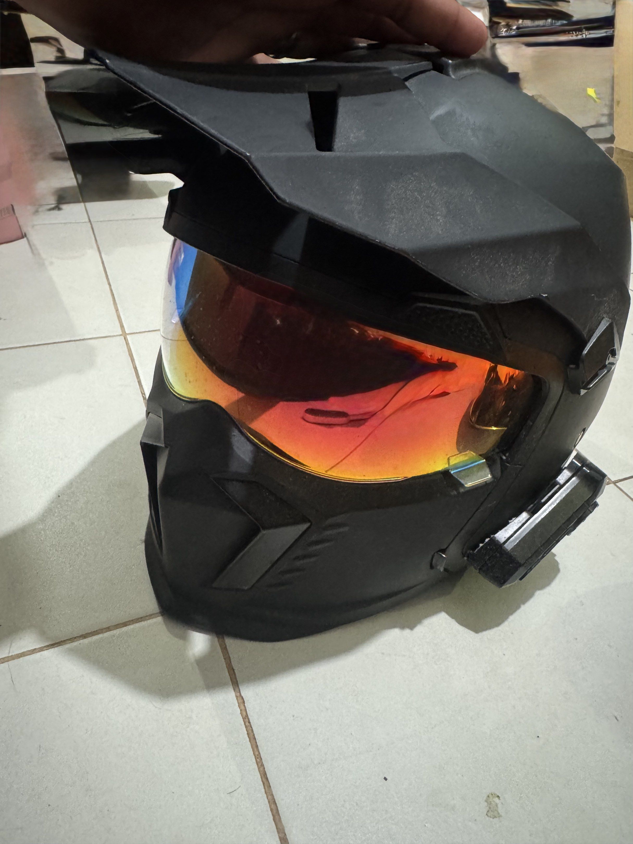 helmet (Category: Motorcycle Accessories) located in Singapore. Submitted by just_han (Listing ID 1421908235, Image 3). Description: I bought it 2nd hand. Very minor scratches. Abit dusty.. The bottom part can open as and when you'd like. Comes with bluetooth tho im abit unsure on how to use the bluetooth.. Price is a steal, no nego pls. XL.