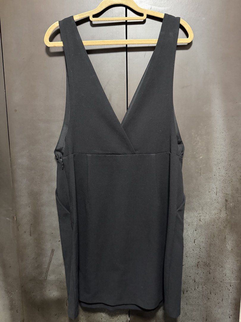 H&M jumper dress (Category: Dresses) located in Paranaque City. Submitted by beamnl (Listing ID 1421863303, Image 1). Description: .