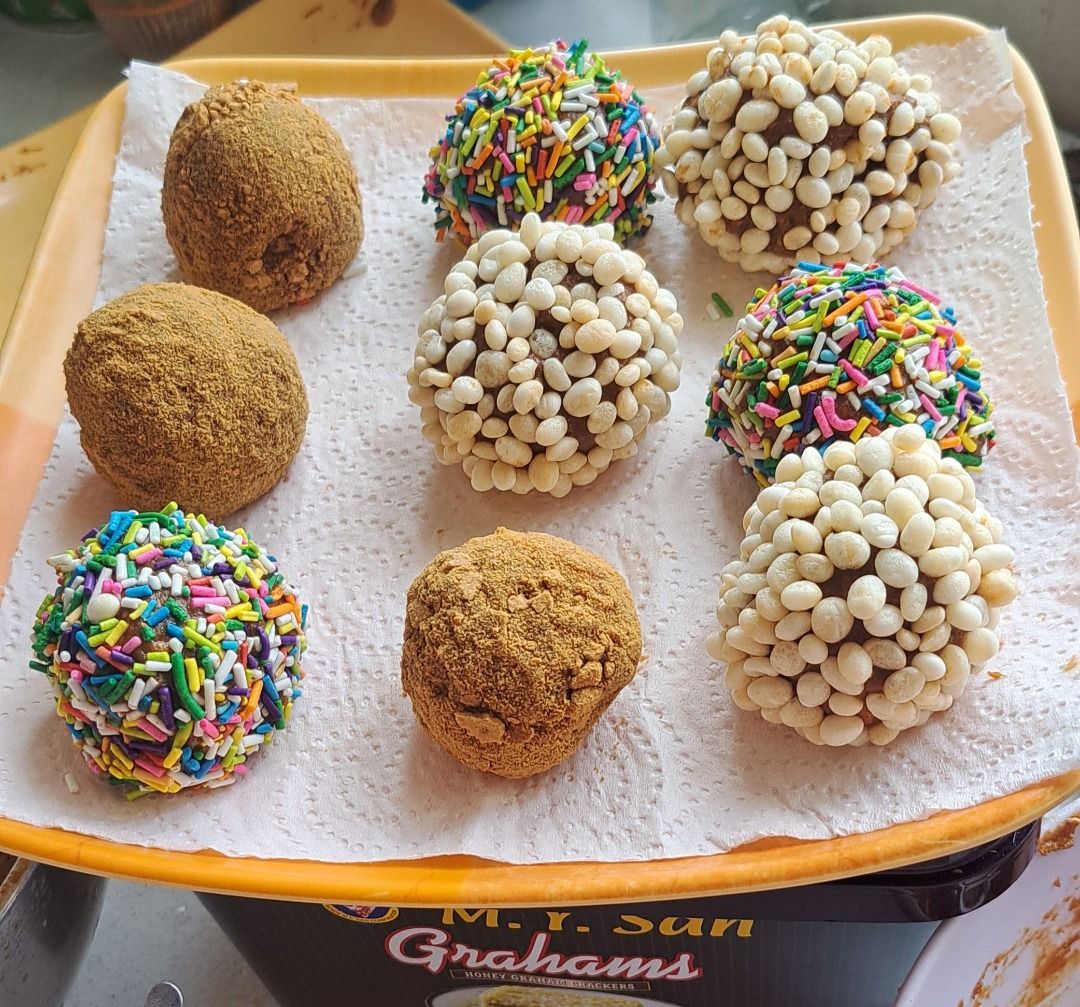 Homemade Graham Balls (Category: Homemade Bakes) located in Manila. Submitted by rsamselleracc_fire (Listing ID 1421796823, Image 2). Description: - Delicious homemade graham balls - Available in various flavors - Coated with graham crumbs, sprinkles, or puffed rice - Perfect for snacks or parties - Freshly made and ready to enjoy! 50% down-payment is required when ordering💕 - An order of 6 pcs: Php 300.00 pesos - An order of 12 pcs: Php 540.00 