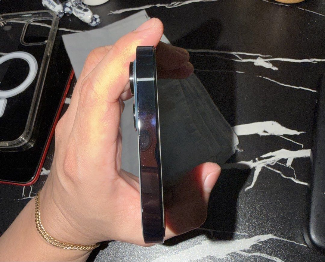 iPhone 12 Pro Max (Category: iPhone 12 Series) located in Pasig City. Submitted by reyeslarry11740 (Listing ID 1421890800, Image 3). Description: For Sale IPhone 12 Pro Max 128gb blue Makinis pa Hindi na napaparepair Sa mega mall nabili 73% battery health Unit only di ko na alam kung nalagay yung box iCloud di malog out nakalimutan ko na password Issue speaker sa tabi ng saksakan ng charger, bigla nalang di gumana 13k only Meet up de Castro jolli