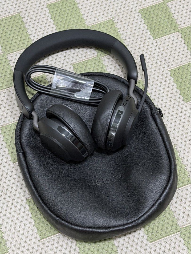 Jabra Evolve Headphones (Category: Headphones & Headsets) located in Taguig. Submitted by issa23fourfive (Listing ID 1421862089, Image 1). Description: - Jabra Evolve headphones - Black color - Includes carrying case - Charging cable included (sealed) - Built-in microphone.