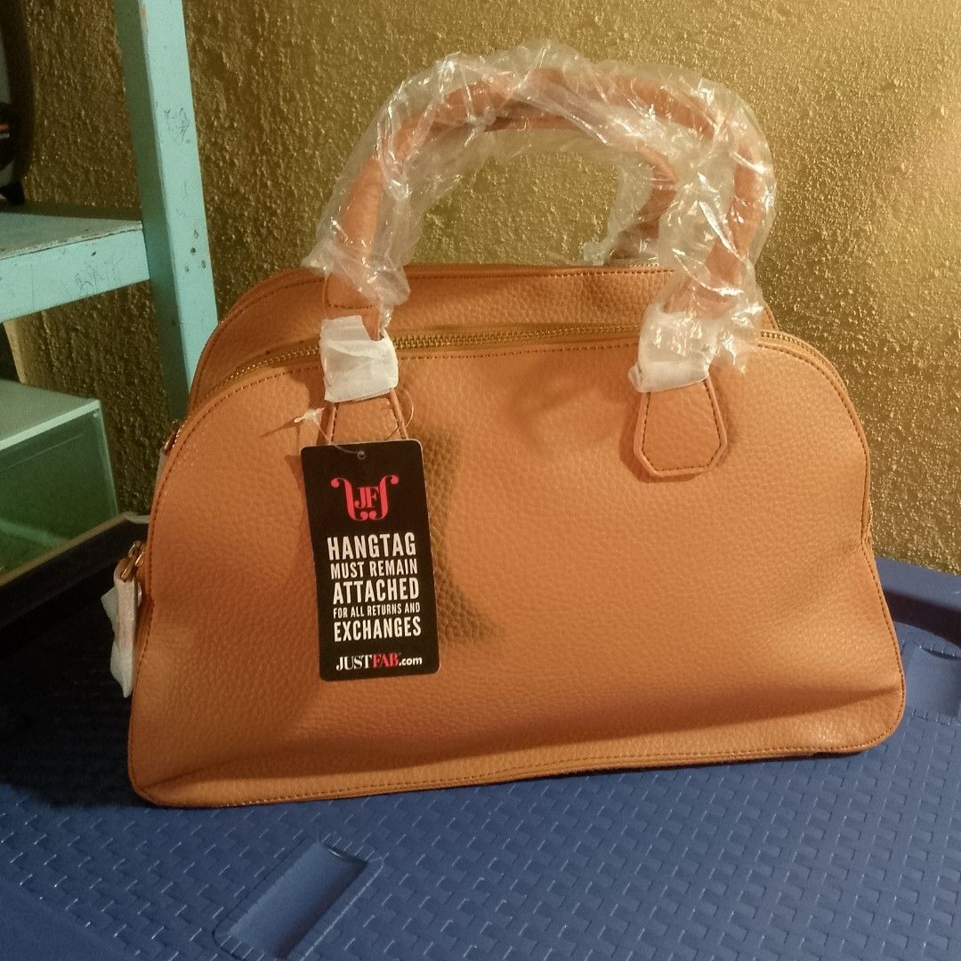 Handbag (Category: Shoulder Bags) located in Santa Maria. Submitted by avvvs (Listing ID 1421833067, Image 1). Description: - Tan handbag from Just Fab - Double zipper design - Gold-toned hardware - Striped interior lining - Interior zippered pocket - Includes hangtag (required for returns/exchanges) - Handles wrapped in plastic.