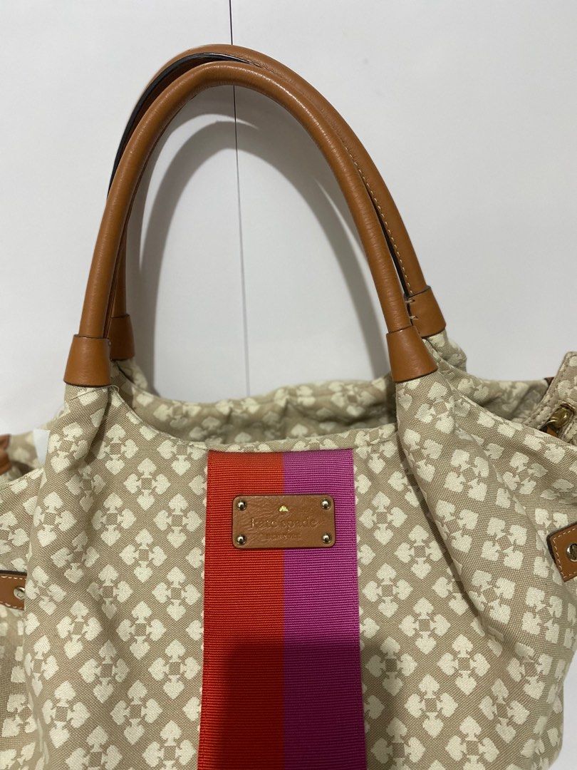 Kate Spade Handbag (Category: Luxury Bags & Wallets) located in Manila. Submitted by tmyjapanfinds2022 (Listing ID 1421904278, Image 2). Description: - Kate Spade handbag - Beige patterned exterior - Brown leather handles - Red and pink stripe detail - Kate Spade logo - Kate Spade logo lining - Multiple zippered compartments.