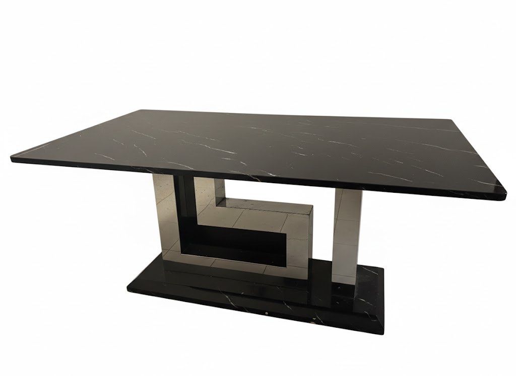 Marble Dining Table (Category: Tables & Sets) located in Singapore. Submitted by sndrar (Listing ID 1421866178, Image 1). Description: .
