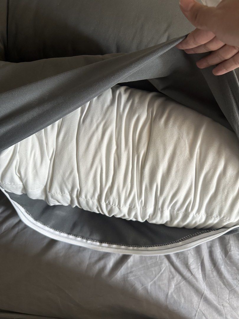 Maternity Pillow (Category: Maternity Care) located in General Trias. Submitted by dressshoppeph (Listing ID 1421870811, Image 2). Description: Good as new, with pillow case, but worn out. Pede palitan. rfs: decluttering.