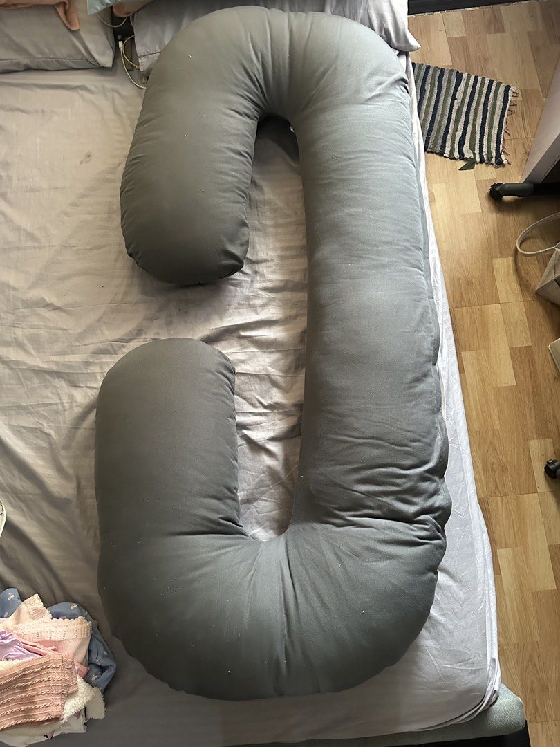 Maternity Pillow (Category: Maternity Care) located in General Trias. Submitted by dressshoppeph (Listing ID 1421870811, Image 1). Description: Good as new, with pillow case, but worn out. Pede palitan. rfs: decluttering.