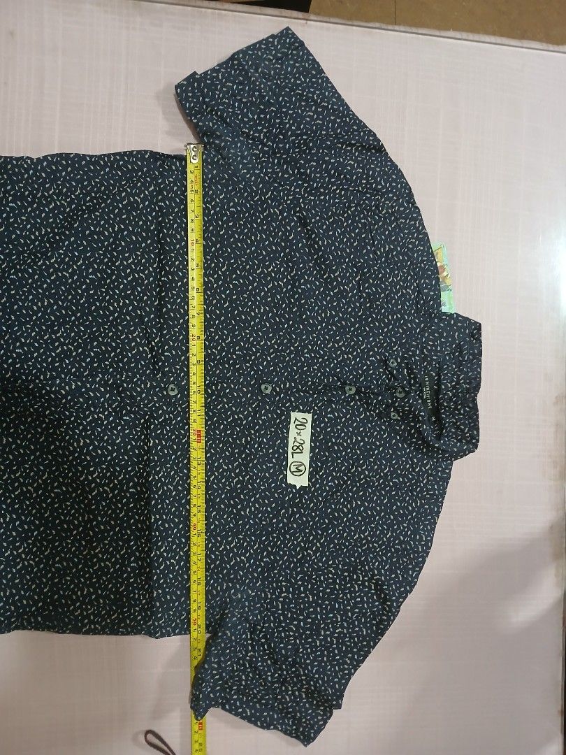 Men's Short Sleeve Button-Down Shirt - Size M (Category: Tshirts & Polo Shirts ) located in Caloocan City. Submitted by erickaban14 (Listing ID 1421917123, Image 3). Description: - Men's short sleeve shirt - Navy blue base with white dotted pattern - Button-down front - Collared neckline - Size: M - Condition: Good.